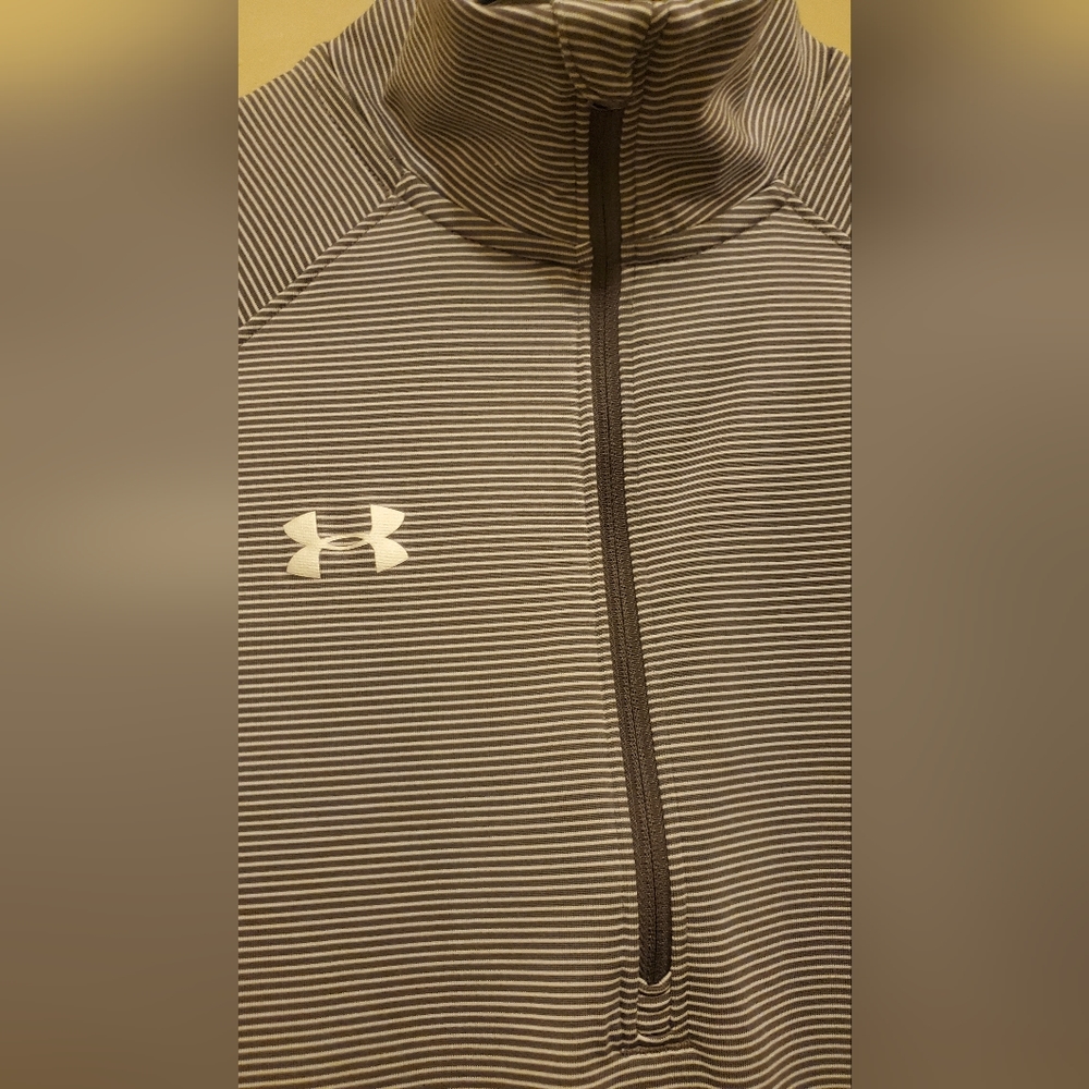 Under Armour top - Picture 3 of 5